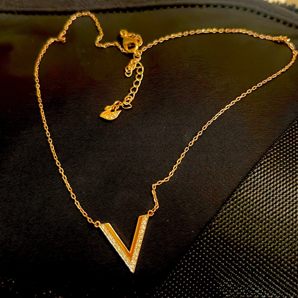 Swarovsky V necklace